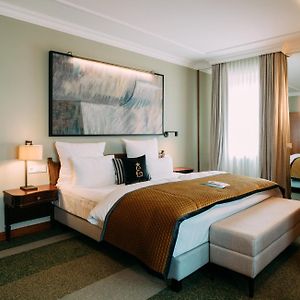 Junior Suite Living